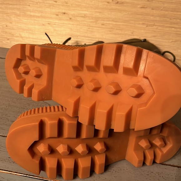 - Jeffrey Campbell Tough Lug Sole Platform Lace Up Tall - Picture 5 of 9